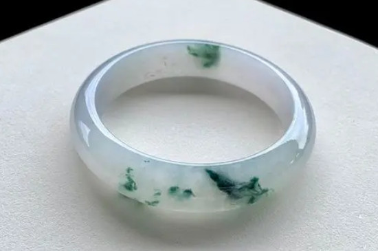 翡翠可以戴著洗澡嗎