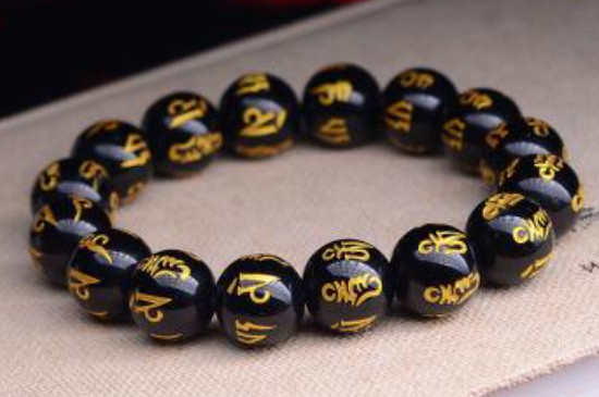 黑曜石不能戴左手嗎，戴左手可排毒養(yǎng)顏