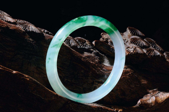 翡翠手鐲的圈型都有哪些