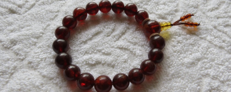 血珀手串怎么鑒定真假