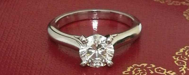 卡地亞戒指上面的鉆掉了怎么辦