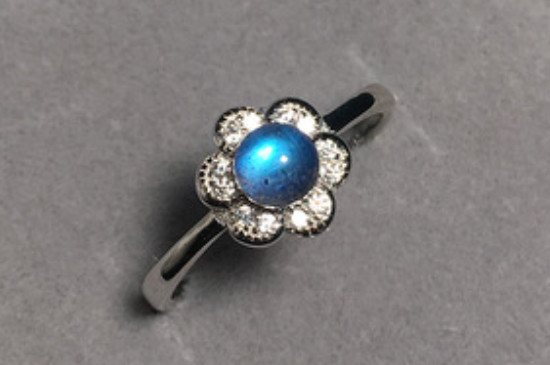 月長石和拉長石的區(qū)別