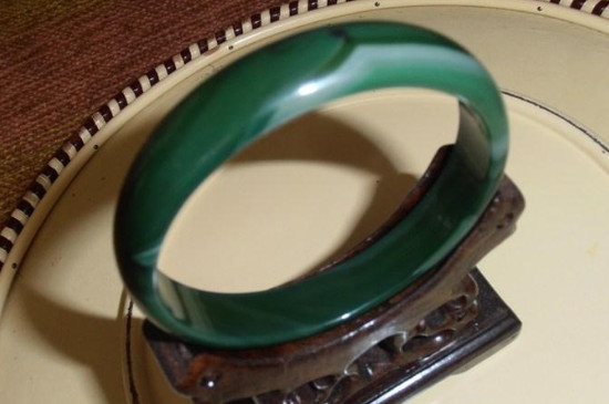 瑪瑙手鐲價(jià)錢，400～6000元左右