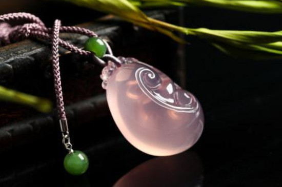 招桃花粉水晶好還是草莓晶好，粉水晶比草莓晶更能招桃花