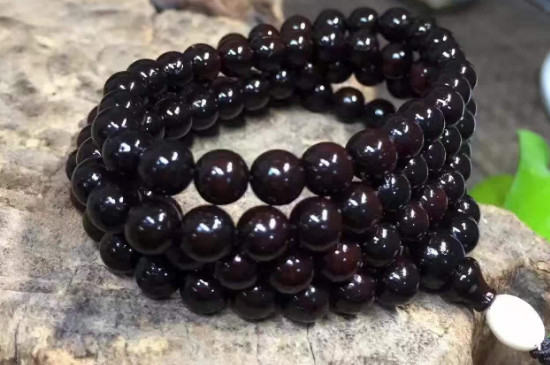 小葉紫檀手串怎么盤玩和保養(yǎng)