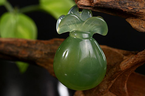 岫巖玉與和田玉有哪些區(qū)別?