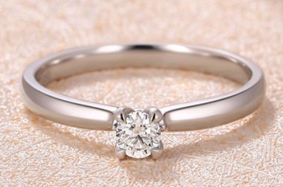 如何分辨真假鉆石