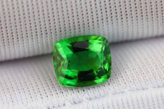 碧璽要帶幾年才有靈性，碧璽佩戴的意義