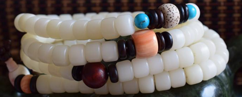 白玉菩提發(fā)黃了怎么清理