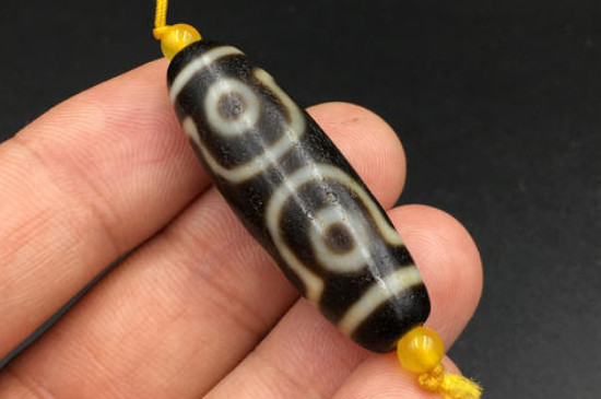 正宗七眼天珠圖片及價格，價格一般在10萬元一枚左右