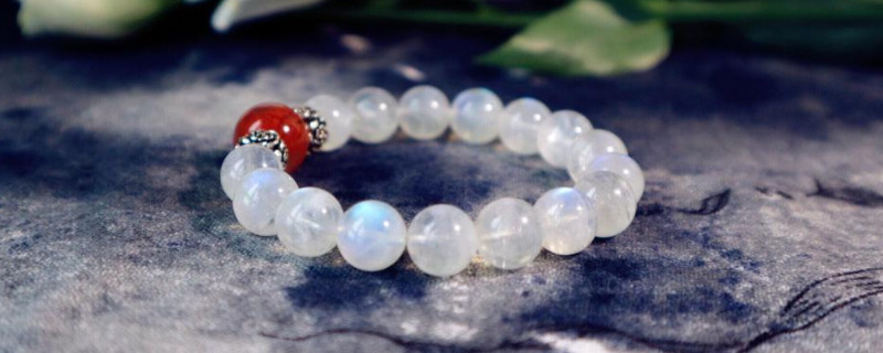 月光石戴左手還是右手