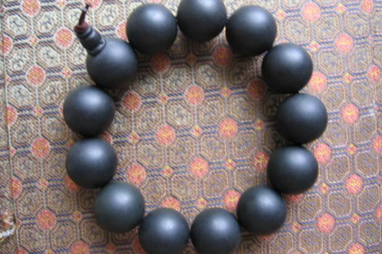 藥珀的鑒別方法及盤玩