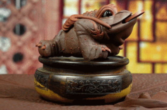 金蟾上的灰可以隨便擦嗎