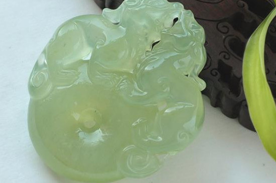 岫玉是最不值錢的玉嗎，岫玉價(jià)格低廉的原因