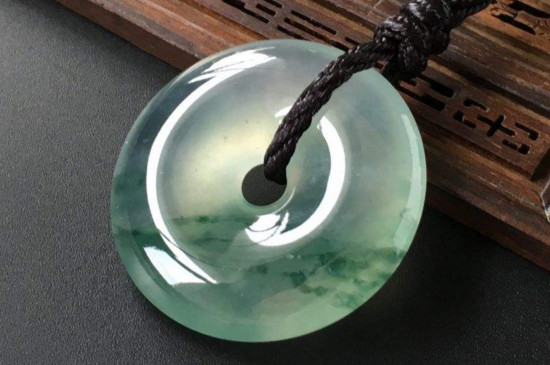 翡翠平安扣寓意，平安扣的象征意義