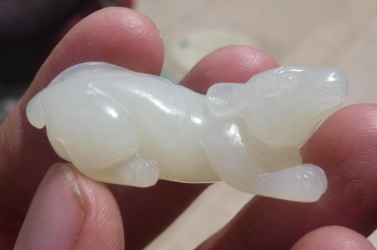 金絲白玉和和田白玉的區(qū)別