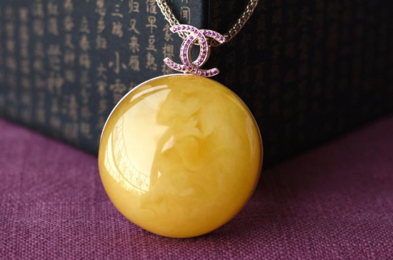 哪些屬相不適合戴蜜蠟，十二生肖都能戴蜜蠟