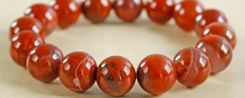 瑪瑙戴在左手還是右手