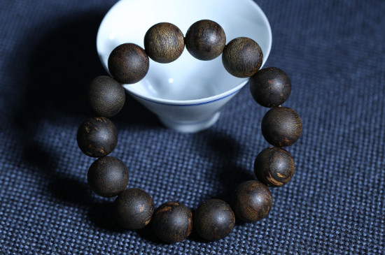 佩戴沉香木的好處