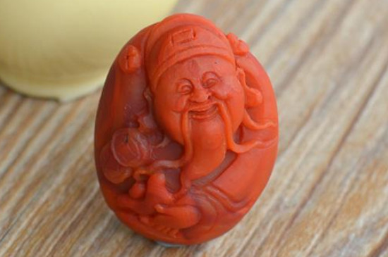 保山南紅真假鑒定方法，看顏色質(zhì)地?zé)晒饧y路