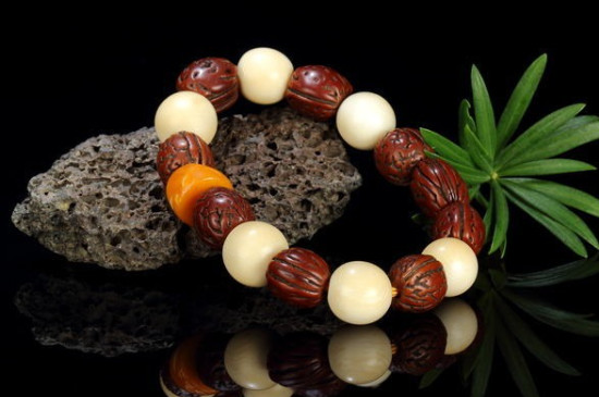 核桃手串怎么盤(pán)越來(lái)越亮