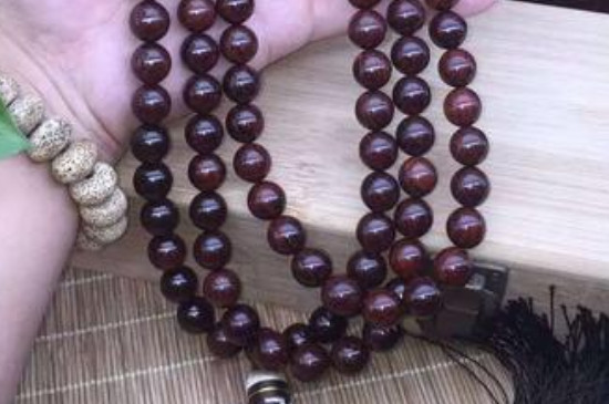 小葉紫檀手串有裂紋