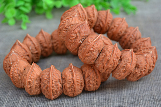 秋子核桃手串怎么盤玩