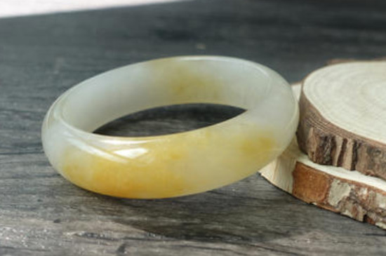 如何挑選金絲玉手鐲