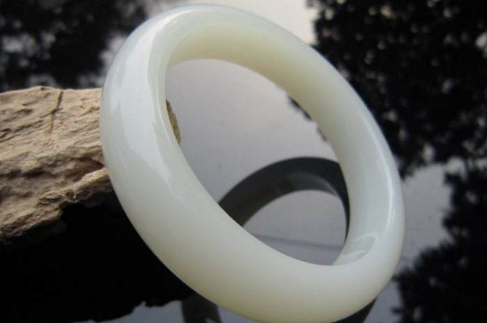 昆侖玉可以養(yǎng)油潤(rùn)嗎