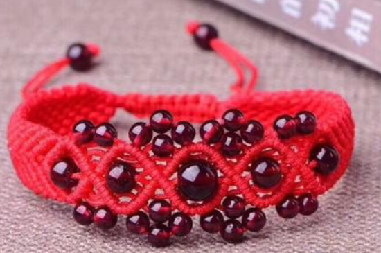 家用食鹽可以清洗石榴石嗎