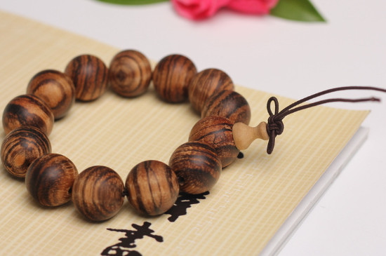 佩戴黃花梨的禁忌，戴黃花梨的注意事項(xiàng)