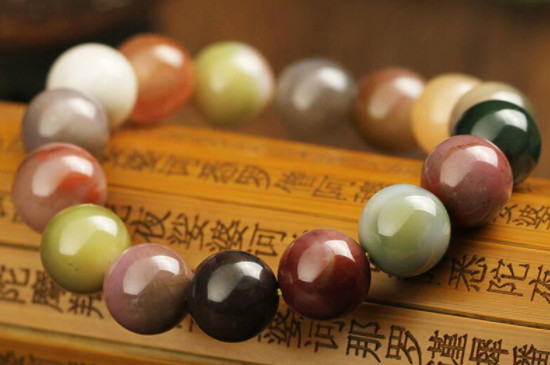 鹽源手串戴哪只手