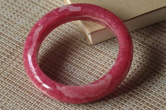 薔薇石手鐲的危害