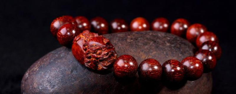 小葉紫檀貔貅手串戴哪只手