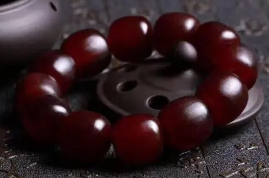 羊角手串與塑料的區(qū)別