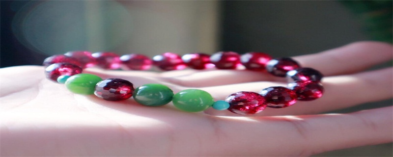 石榴石手鏈帶左手還是右手