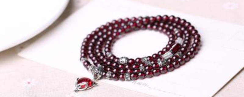 用電筒看石榴石的方法