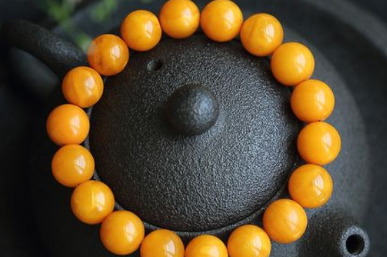 烤色蜜蠟經(jīng)常戴還會(huì)有變色嗎