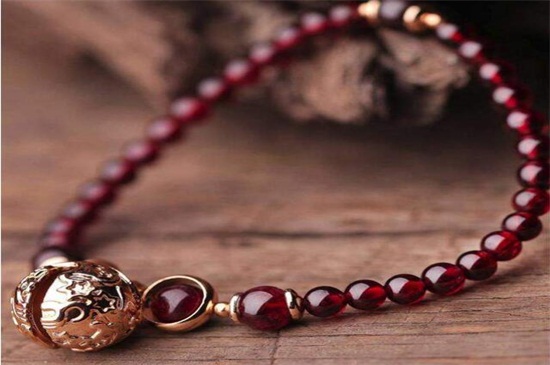 碧璽與石榴石的區(qū)別