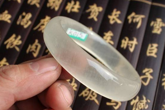 藍(lán)田玉手鐲的鑒別方法
