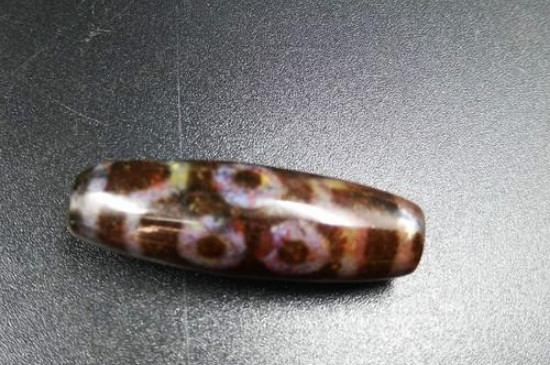正宗七眼天珠圖片及價格，價格一般在10萬元一枚左右