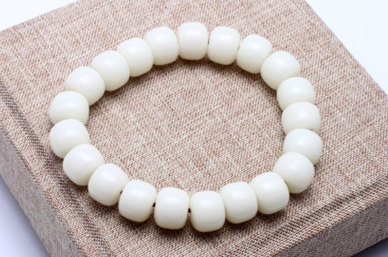 白玉菩提子盤玩方法