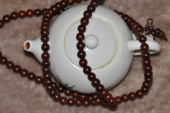 小葉紫檀手串怎么戴