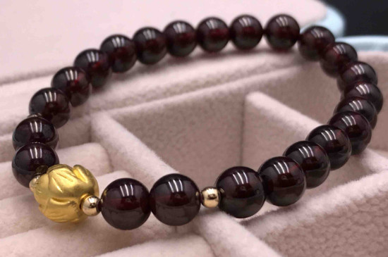 石榴石配黃金寓意