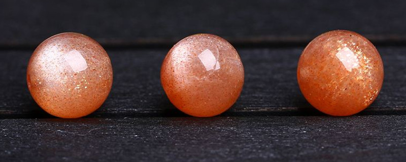 太陽(yáng)石能晚上睡覺(jué)戴嗎