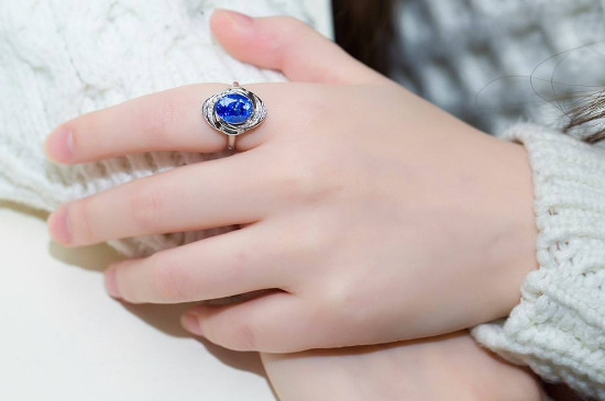 女生戒指的戴法圖解