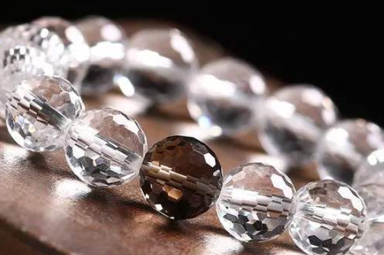 女人戴白水晶的好處