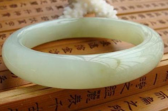 岫玉可以泡在水里保養(yǎng)嗎