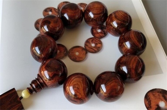 海南黃花梨如何鑒別，區(qū)分海南黃花梨簡單方法