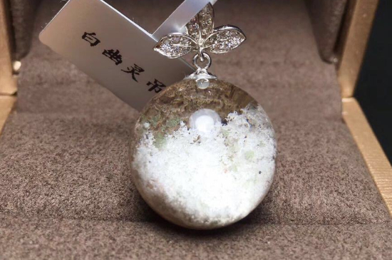 白幽靈水晶的功效